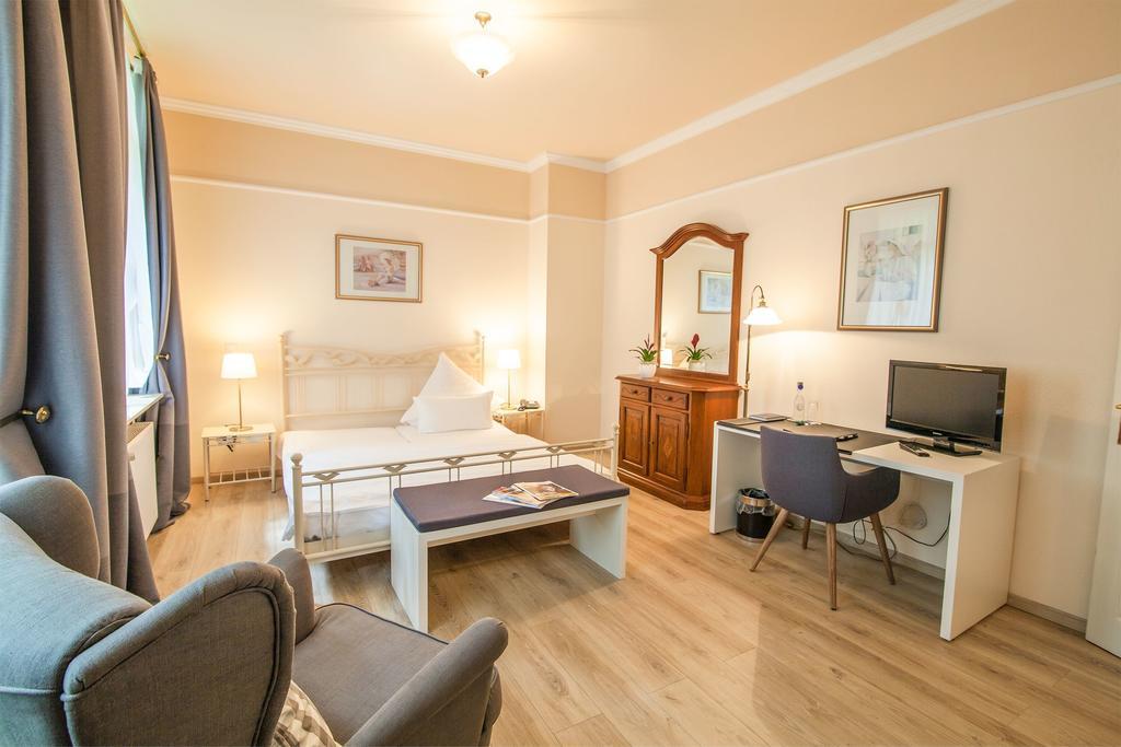 Hofgut Dippelshof Hotel- Und Restaurant Kg Mühltal Esterno foto